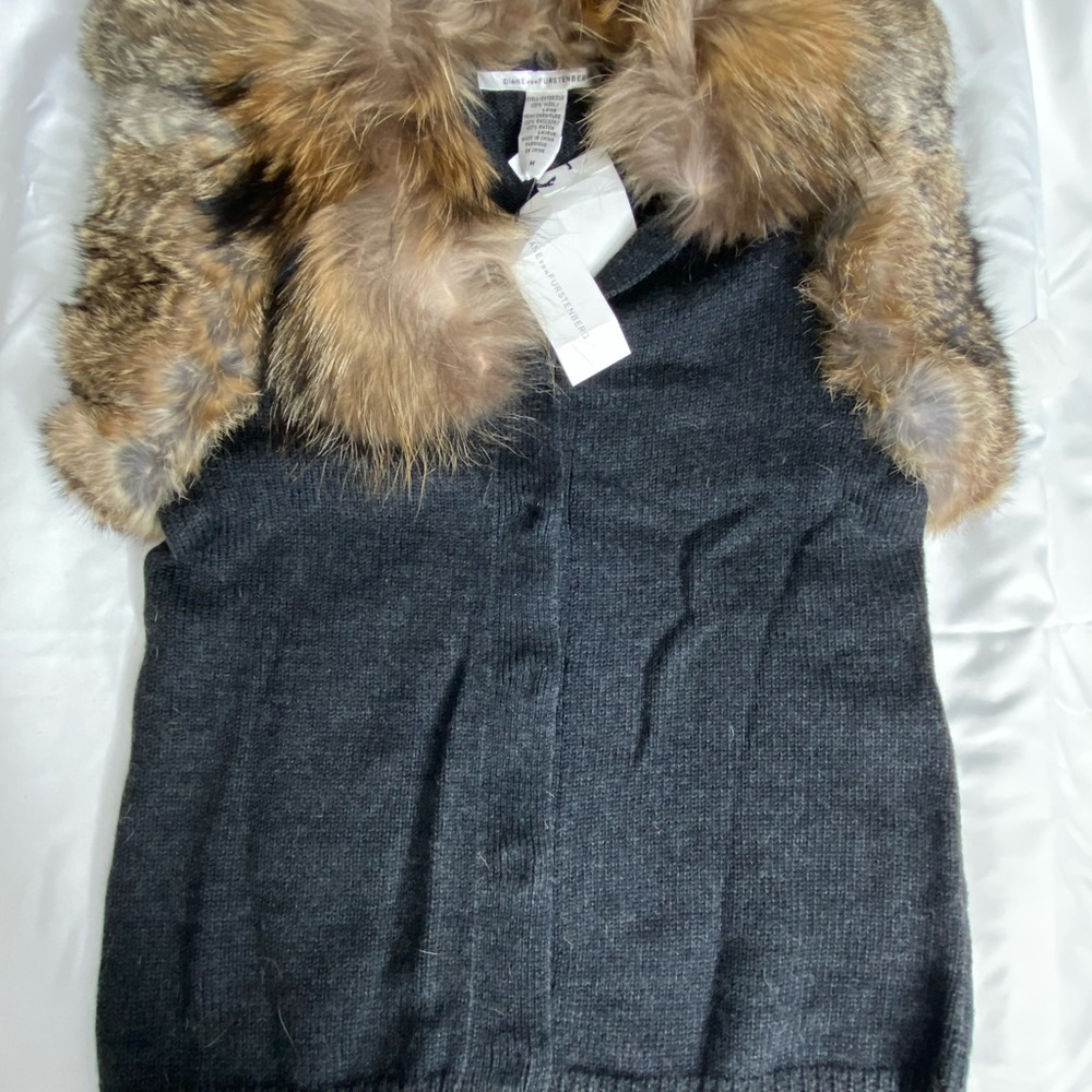 This is a stunning piece all the fur is detachable